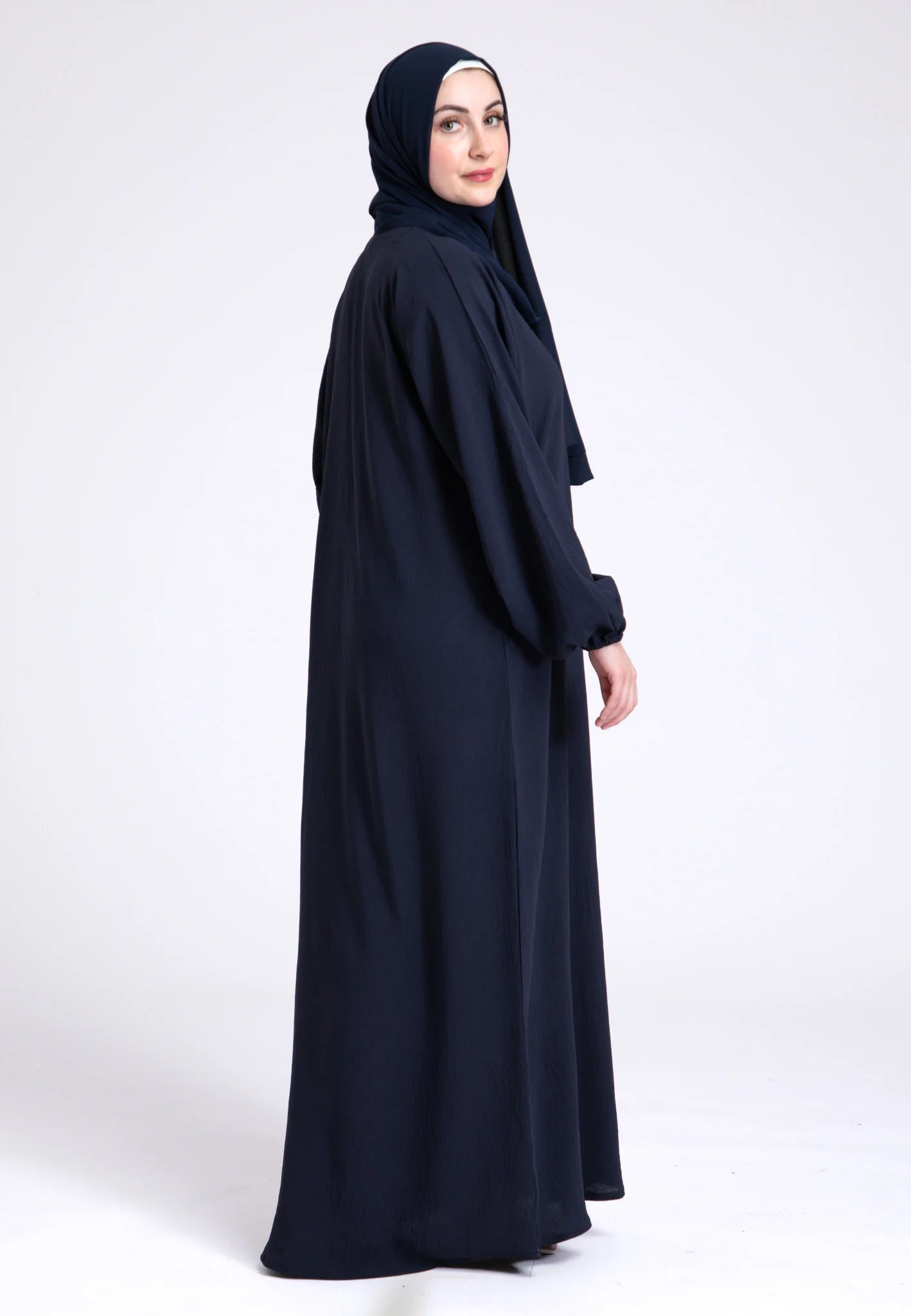 abaya-basique-du-quotidien-avec-manches-elastiquees marine