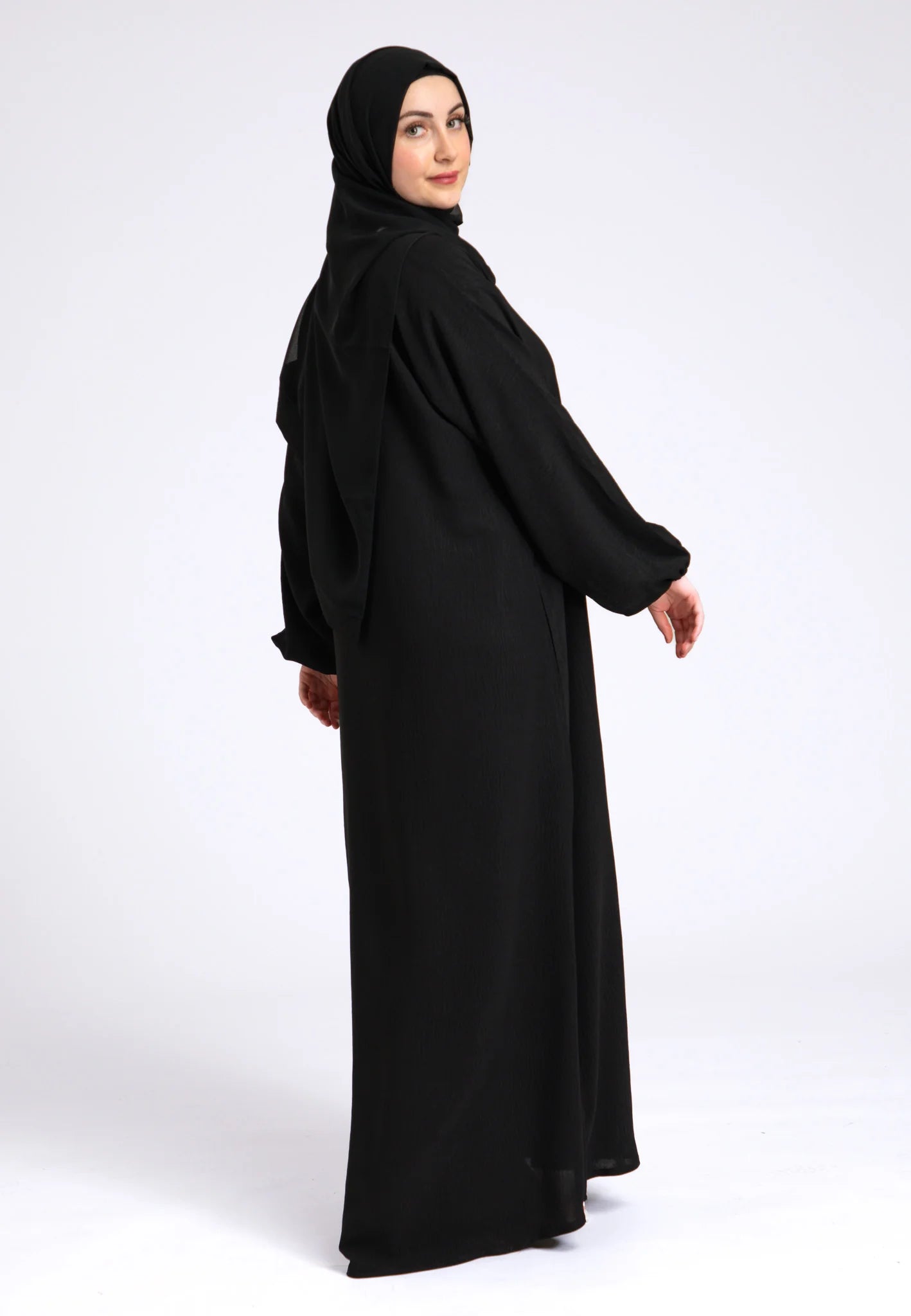 abaya-basique-du-quotidien-avec-manches-elastiquees noir1