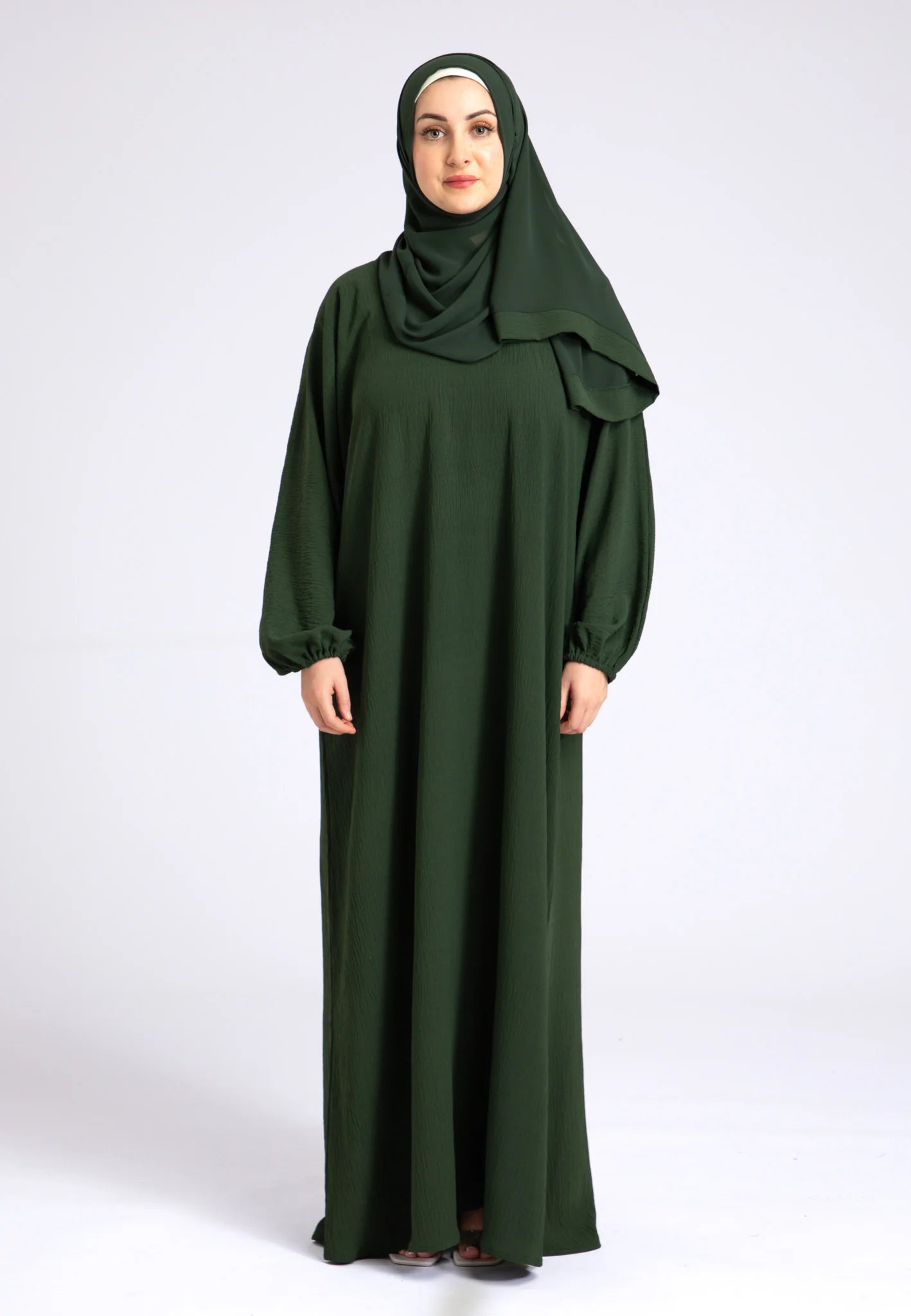 abaya-basique-du-quotidien-avec-manches-elastiquees vert